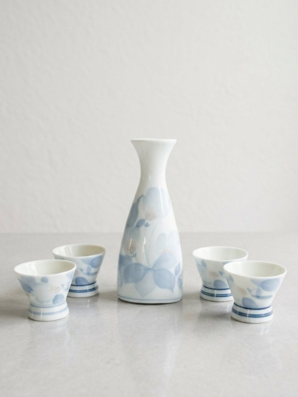 NWT Japanese White Vitrified Porcelain Sake Set Carafe & 4 Cups